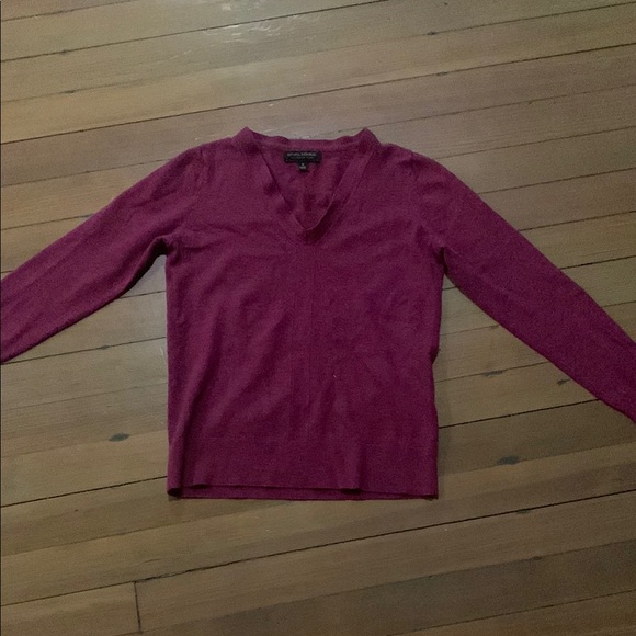 Banana Republic merino wool Women's V-Neck Sweater - Magenta - Picture 2 of 3